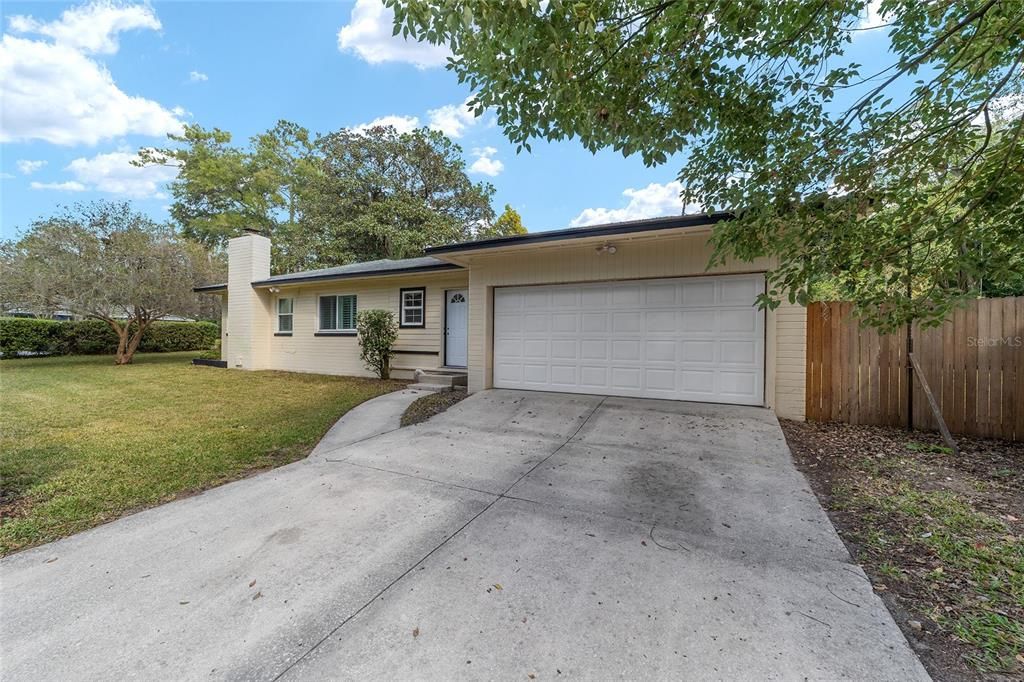 Active With Contract: $470,000 (3 beds, 2 baths, 2068 Square Feet)