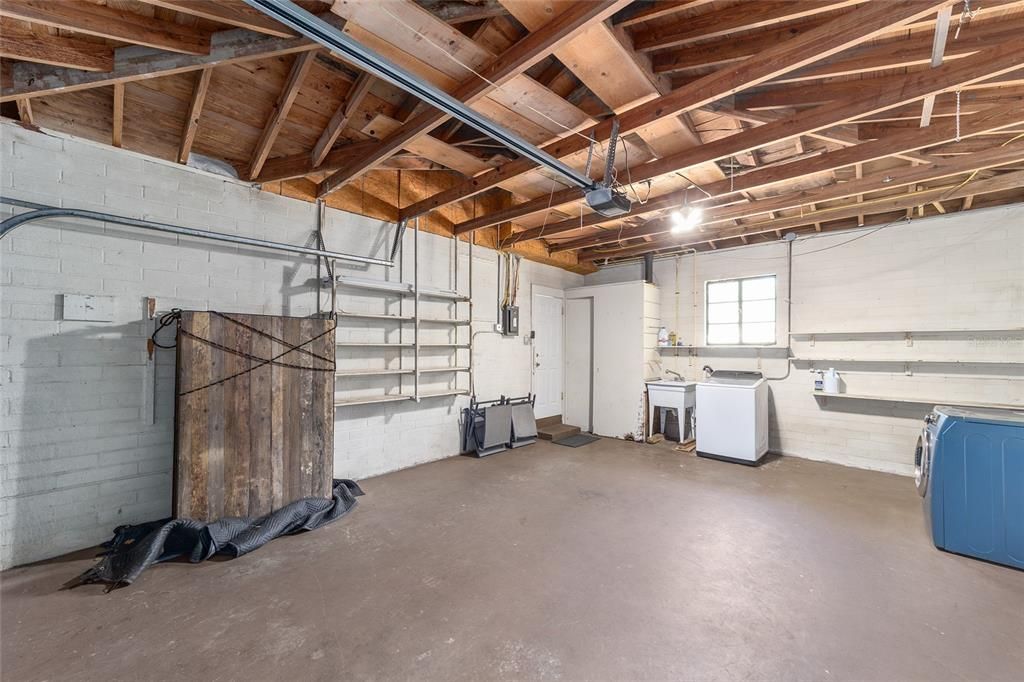 Active With Contract: $470,000 (3 beds, 2 baths, 2068 Square Feet)