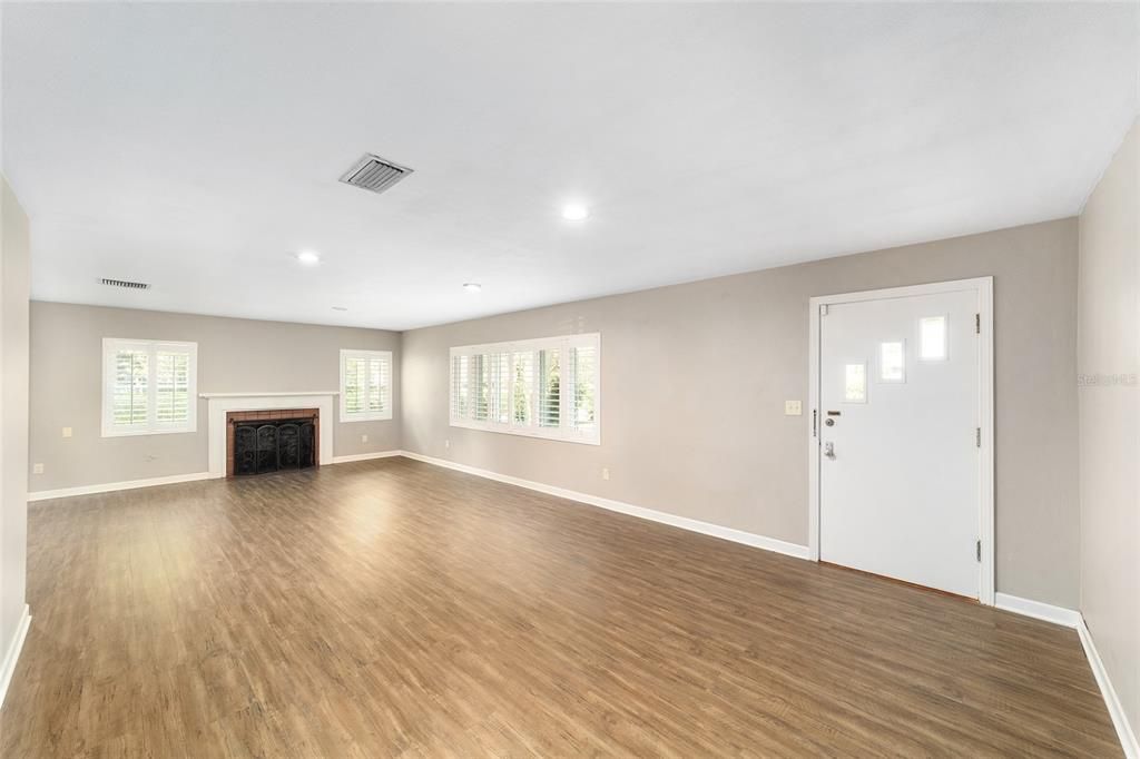 Active With Contract: $470,000 (3 beds, 2 baths, 2068 Square Feet)