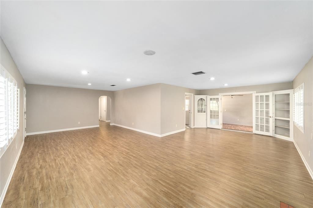 Active With Contract: $470,000 (3 beds, 2 baths, 2068 Square Feet)