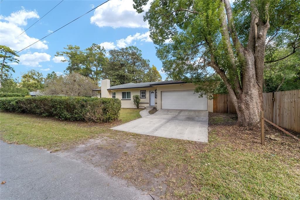 Active With Contract: $470,000 (3 beds, 2 baths, 2068 Square Feet)