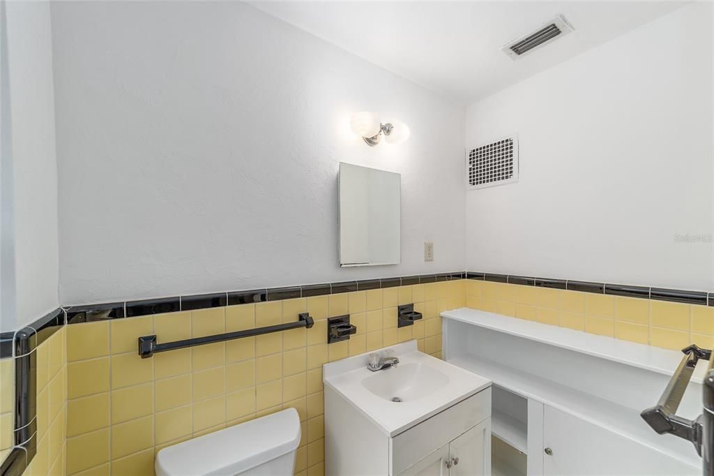 Active With Contract: $470,000 (3 beds, 2 baths, 2068 Square Feet)