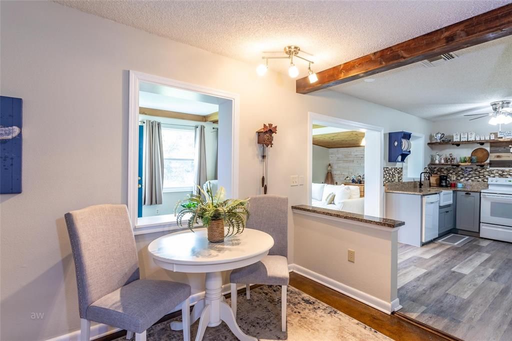 En Venta: $245,000 (2 camas, 2 baños, 1150 Pies cuadrados)