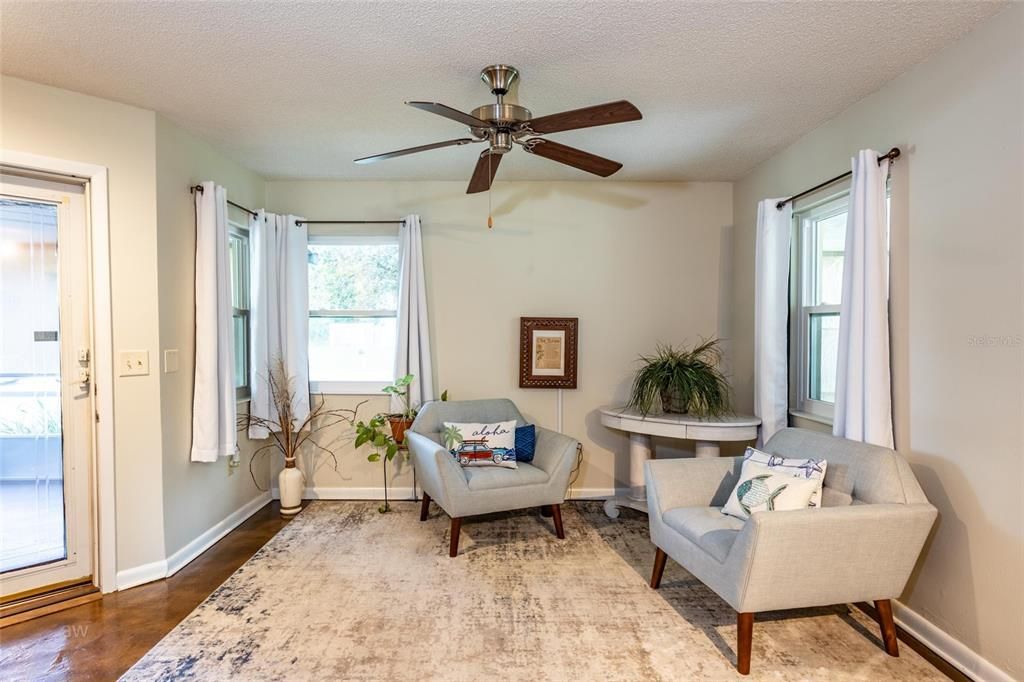 En Venta: $245,000 (2 camas, 2 baños, 1150 Pies cuadrados)