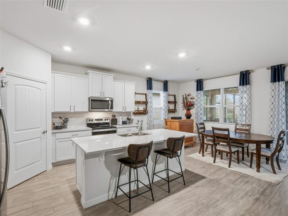 На продажу: $425,000 (3 спален, 2 ванн, 1662 Квадратных фут)