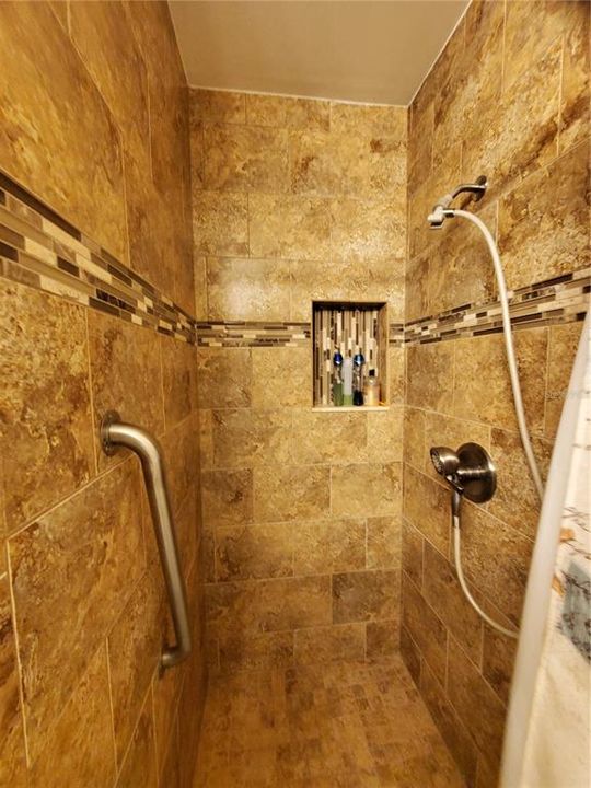 出租: $1,800 (2 贝兹, 2 浴室, 984 平方英尺)