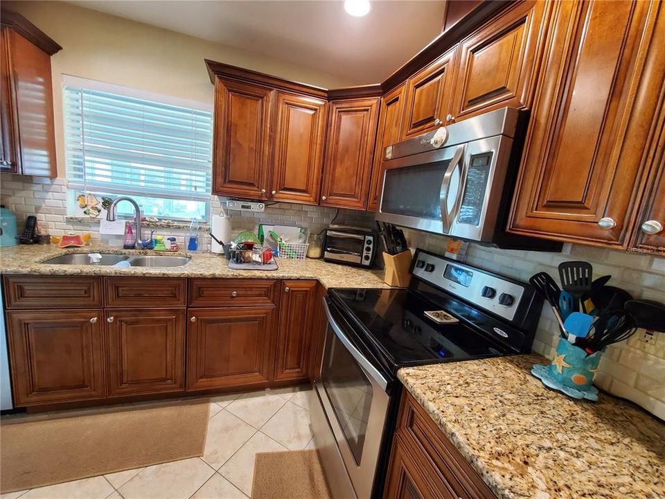 出租: $1,800 (2 贝兹, 2 浴室, 984 平方英尺)