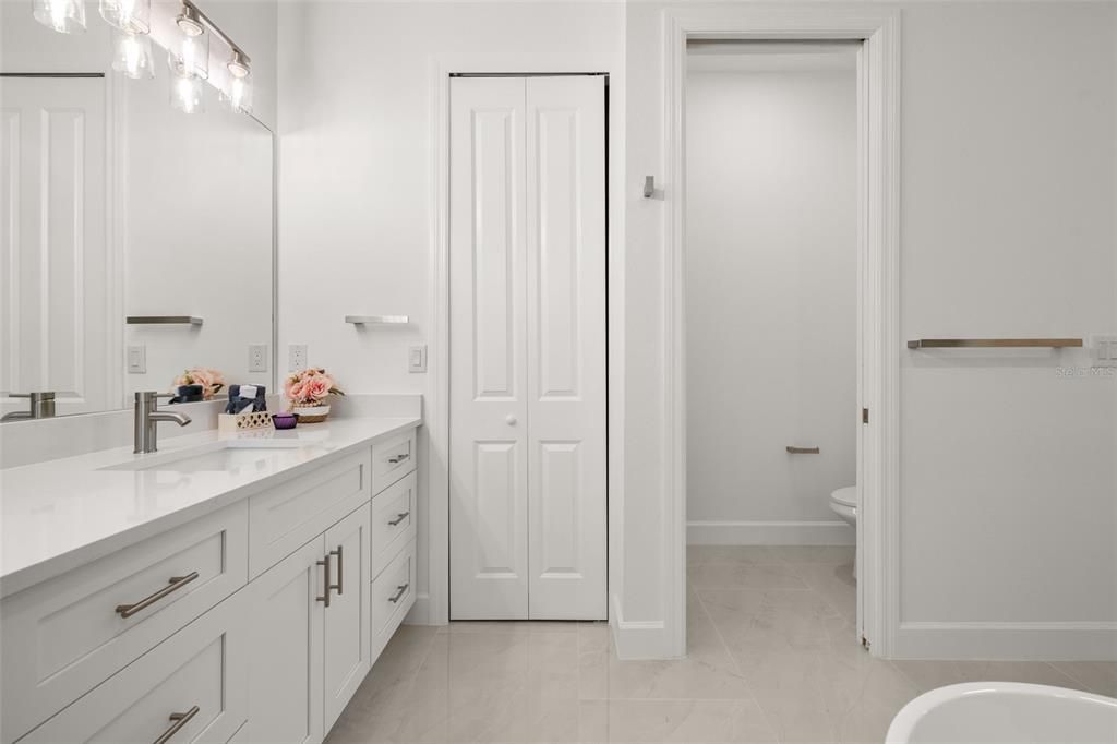 待售: $548,000 (3 贝兹, 3 浴室, 2450 平方英尺)