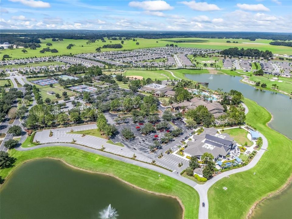 Activo con contrato: $545,000 (3 camas, 3 baños, 2397 Pies cuadrados)