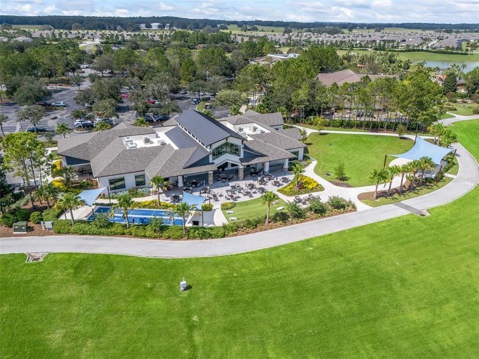 Activo con contrato: $545,000 (3 camas, 3 baños, 2397 Pies cuadrados)