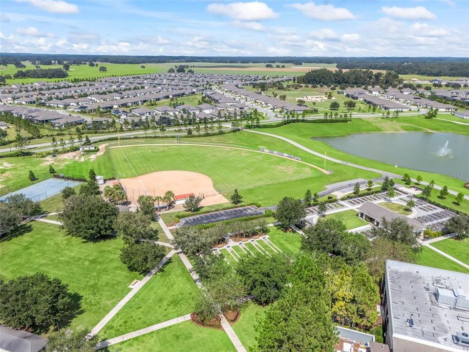 Activo con contrato: $545,000 (3 camas, 3 baños, 2397 Pies cuadrados)