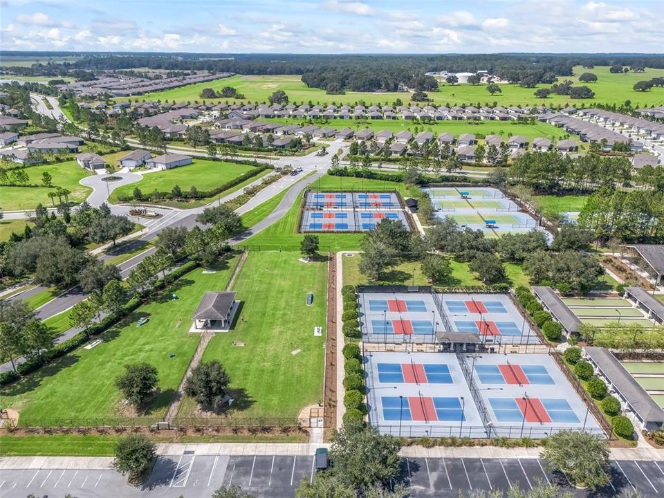 Activo con contrato: $545,000 (3 camas, 3 baños, 2397 Pies cuadrados)