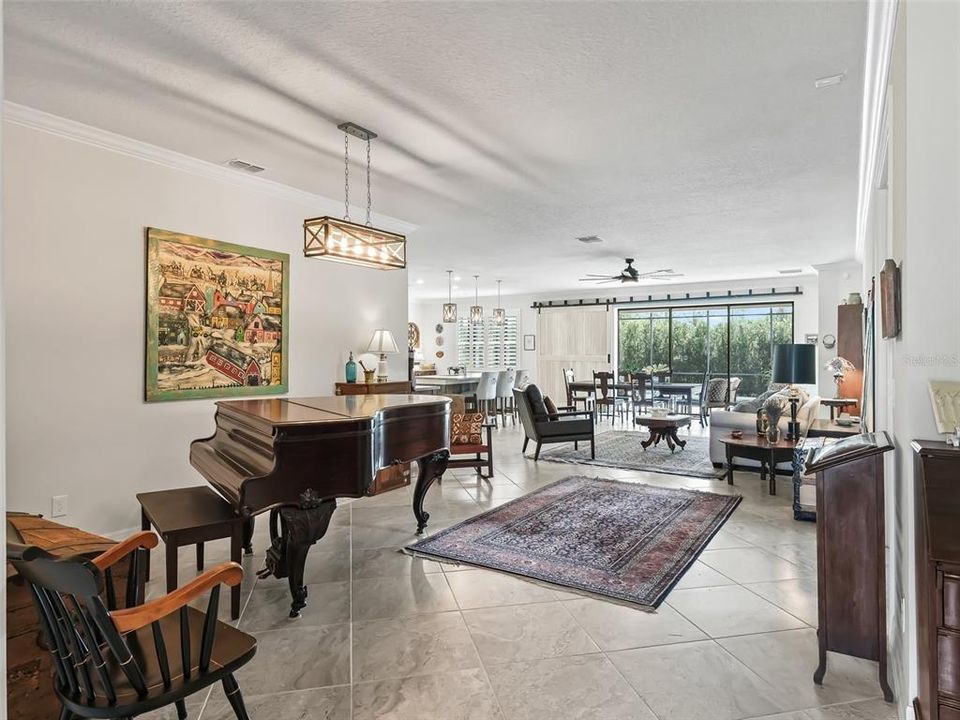 Activo con contrato: $545,000 (3 camas, 3 baños, 2397 Pies cuadrados)