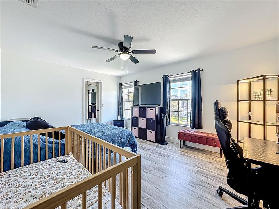 For Sale: $600,000 (6 beds, 4 baths, 3514 Square Feet)