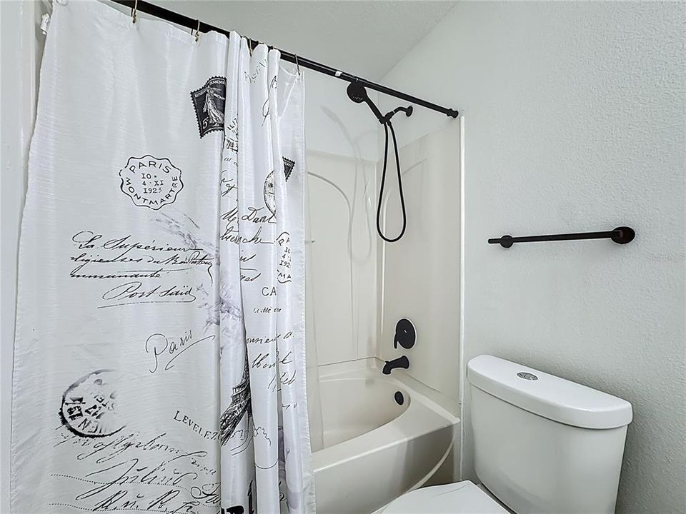 For Sale: $600,000 (6 beds, 4 baths, 3514 Square Feet)