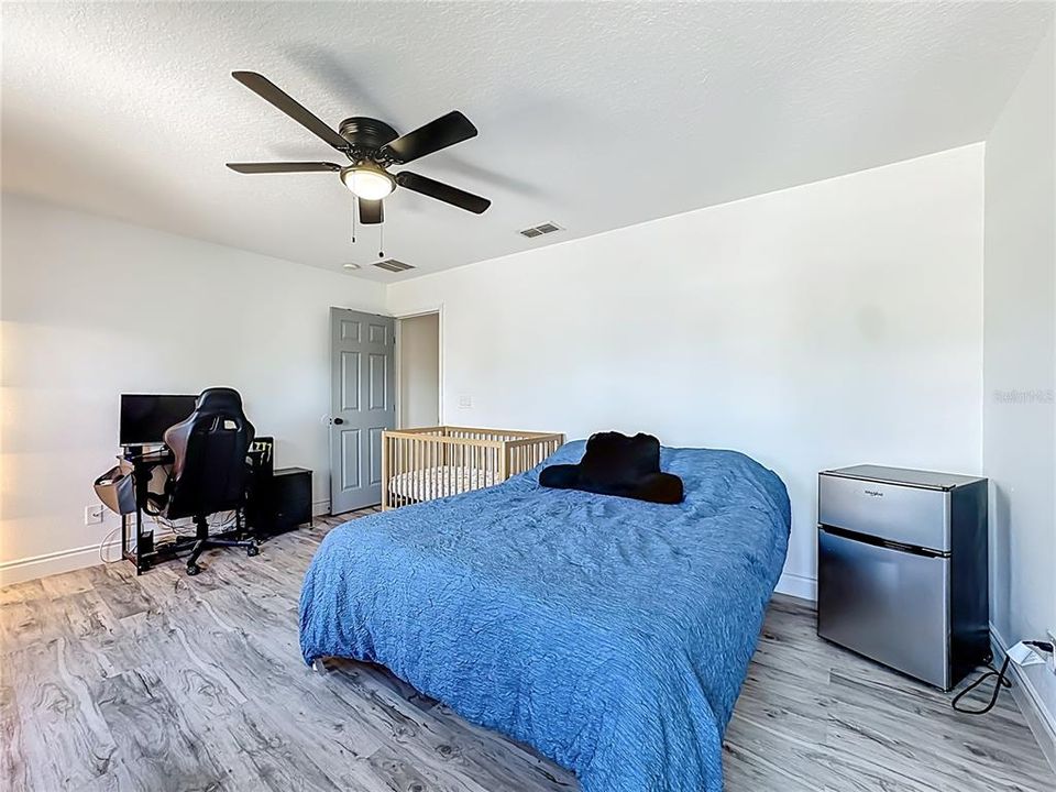 For Sale: $600,000 (6 beds, 4 baths, 3514 Square Feet)