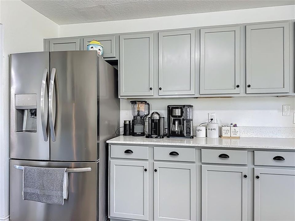 For Sale: $600,000 (6 beds, 4 baths, 3514 Square Feet)