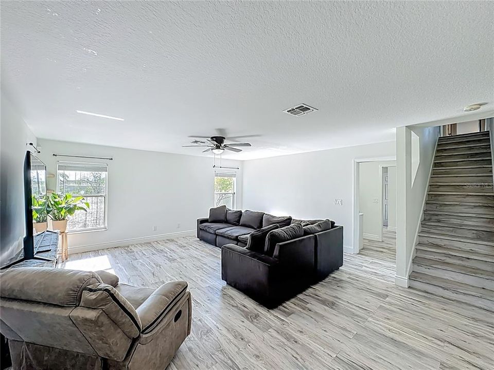 For Sale: $600,000 (6 beds, 4 baths, 3514 Square Feet)