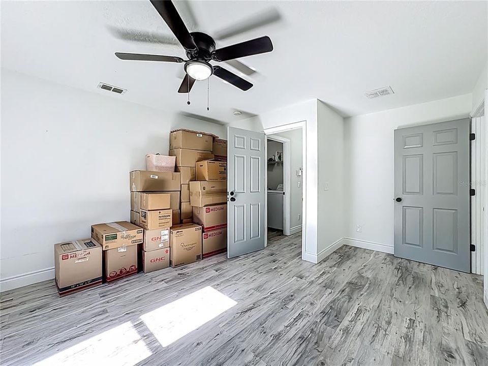 For Sale: $600,000 (6 beds, 4 baths, 3514 Square Feet)