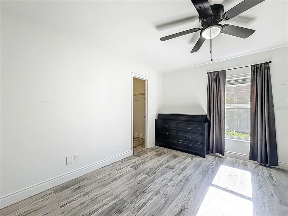 For Sale: $600,000 (6 beds, 4 baths, 3514 Square Feet)