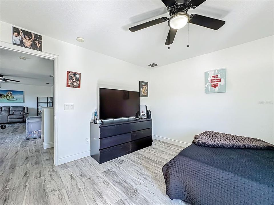 For Sale: $600,000 (6 beds, 4 baths, 3514 Square Feet)