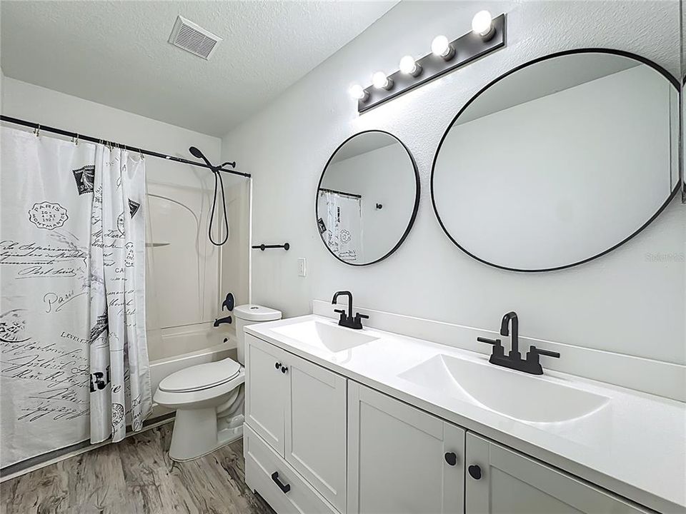 For Sale: $600,000 (6 beds, 4 baths, 3514 Square Feet)