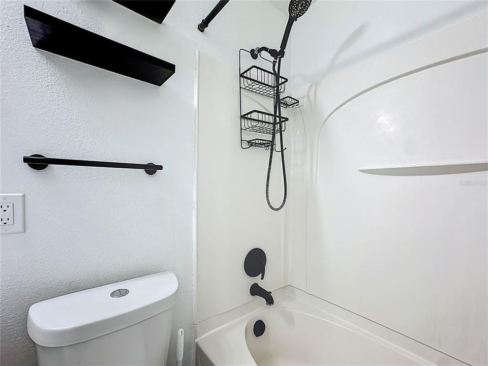 For Sale: $600,000 (6 beds, 4 baths, 3514 Square Feet)