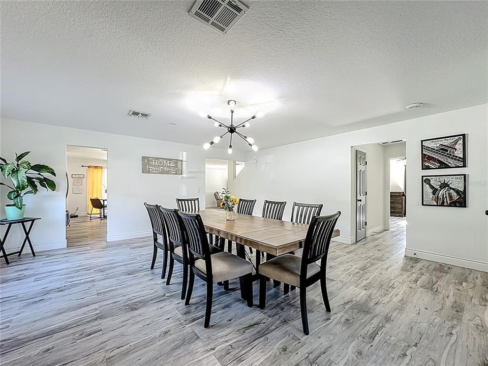 For Sale: $600,000 (6 beds, 4 baths, 3514 Square Feet)