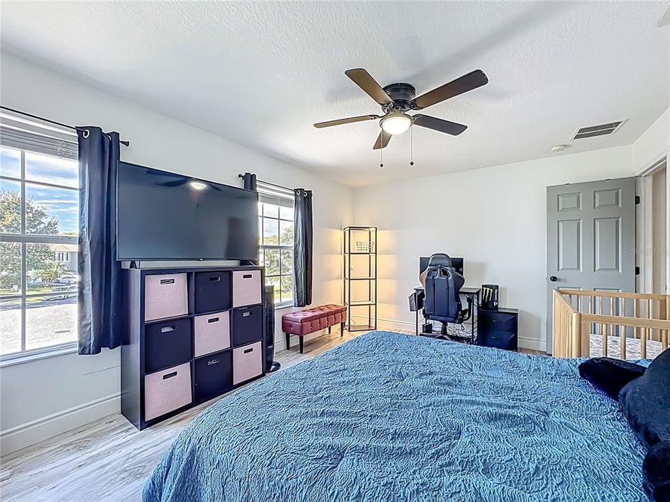 For Sale: $600,000 (6 beds, 4 baths, 3514 Square Feet)