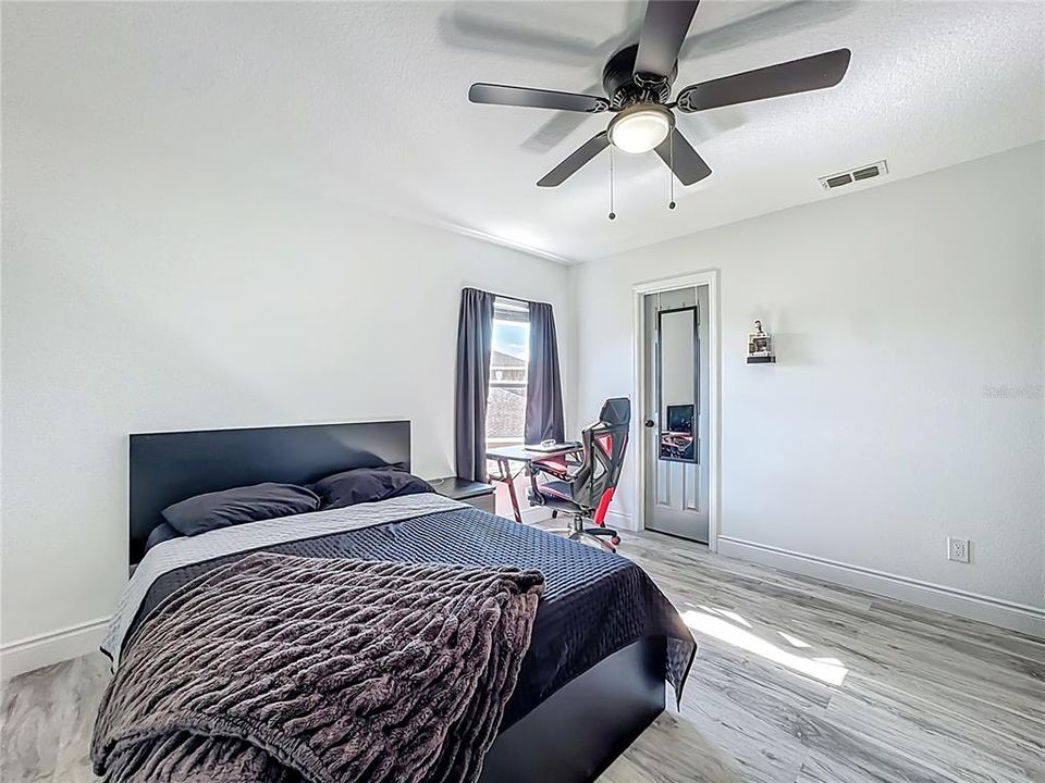 For Sale: $600,000 (6 beds, 4 baths, 3514 Square Feet)