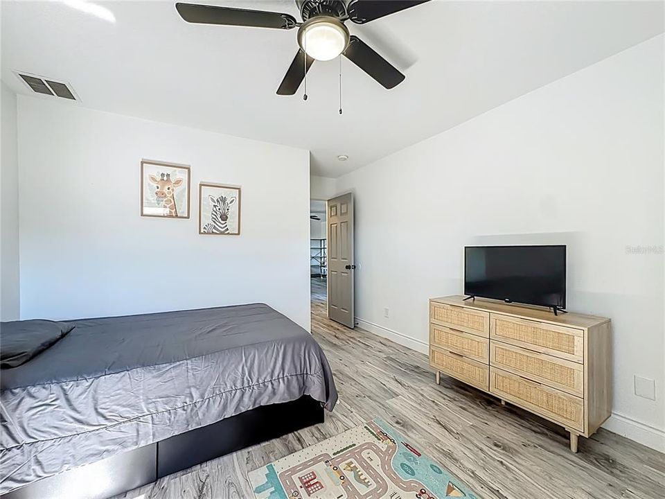 For Sale: $600,000 (6 beds, 4 baths, 3514 Square Feet)