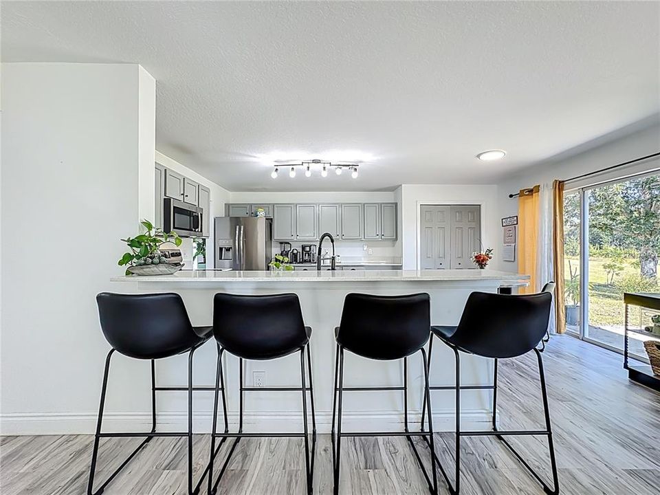 For Sale: $600,000 (6 beds, 4 baths, 3514 Square Feet)