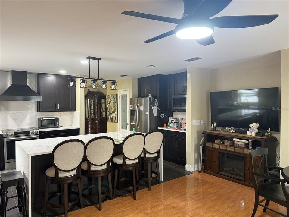 En Renta: $2,650 (4 camas, 2 baños, 1929 Pies cuadrados)