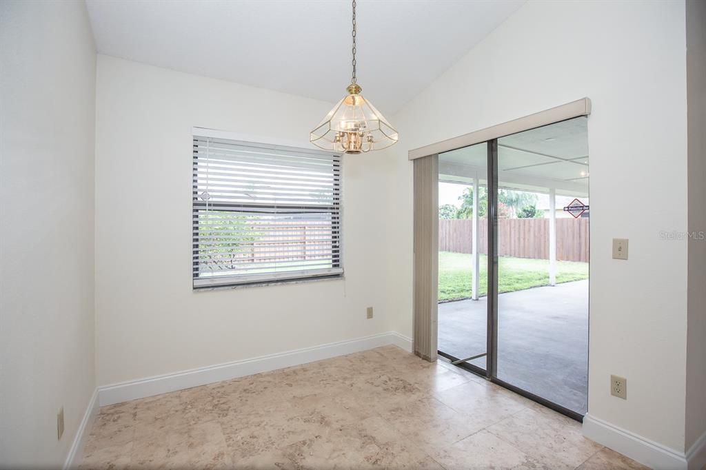 合同活跃: $2,395 (3 贝兹, 2 浴室, 1788 平方英尺)