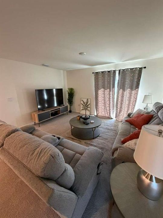 En Renta: $2,695 (5 camas, 3 baños, 2447 Pies cuadrados)