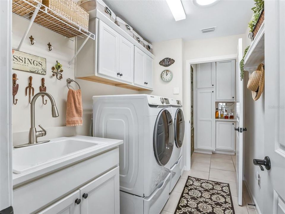 For Sale: $1,300,000 (3 beds, 2 baths, 2403 Square Feet)