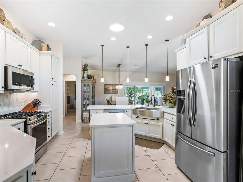 For Sale: $1,300,000 (3 beds, 2 baths, 2403 Square Feet)