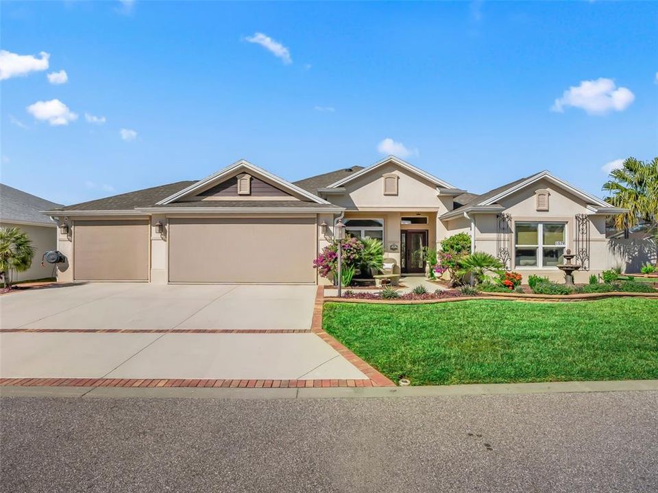 For Sale: $1,300,000 (3 beds, 2 baths, 2403 Square Feet)