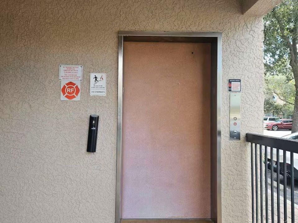 For Sale: $215,000 (2 beds, 2 baths, 1134 Square Feet)