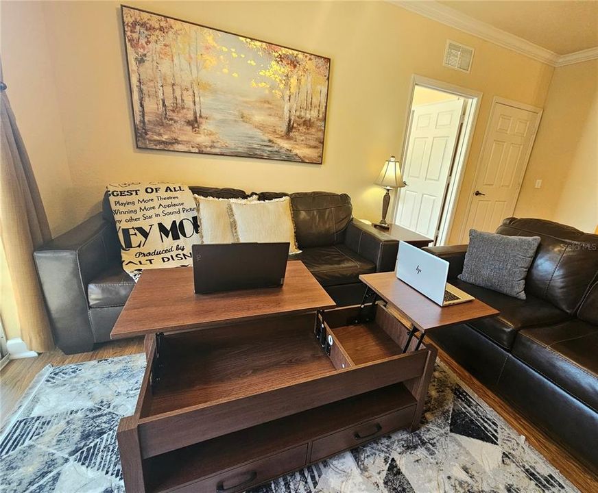 For Sale: $215,000 (2 beds, 2 baths, 1134 Square Feet)