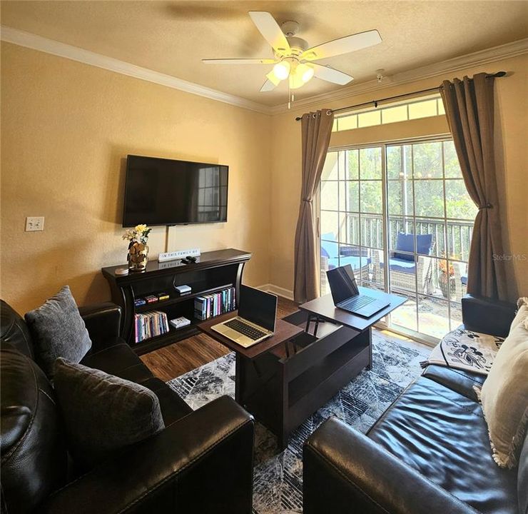 For Sale: $215,000 (2 beds, 2 baths, 1134 Square Feet)