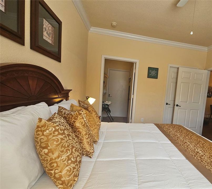 For Sale: $215,000 (2 beds, 2 baths, 1134 Square Feet)