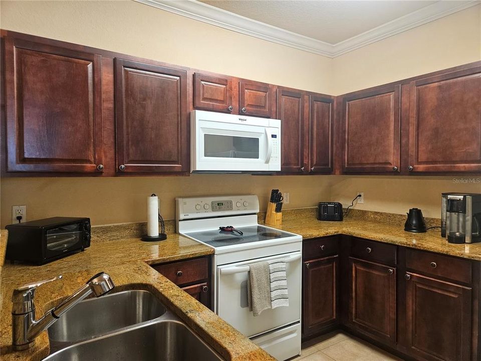 For Sale: $215,000 (2 beds, 2 baths, 1134 Square Feet)