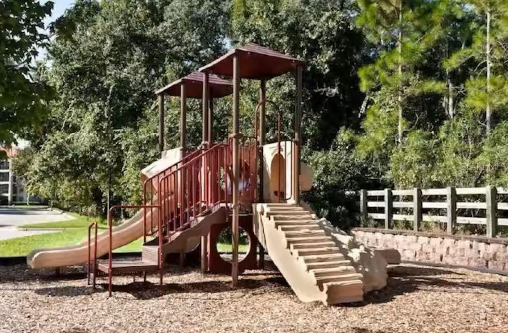 For Sale: $215,000 (2 beds, 2 baths, 1134 Square Feet)