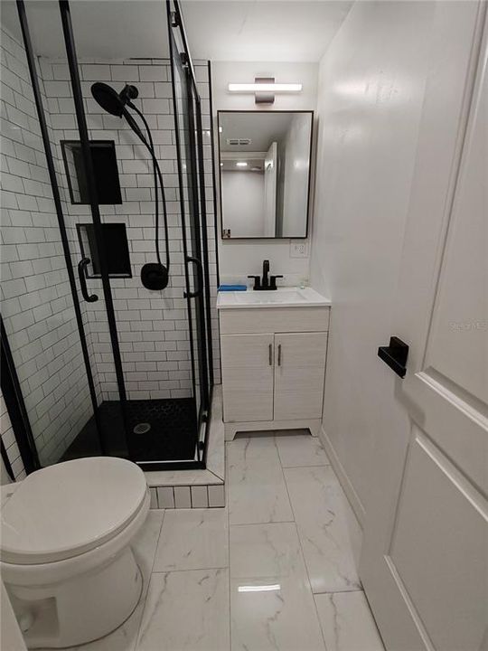 На продажу: $194,999 (2 спален, 1 ванн, 680 Квадратных фут)