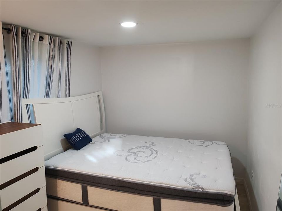 На продажу: $194,999 (2 спален, 1 ванн, 680 Квадратных фут)