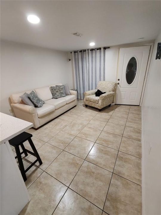 На продажу: $194,999 (2 спален, 1 ванн, 680 Квадратных фут)