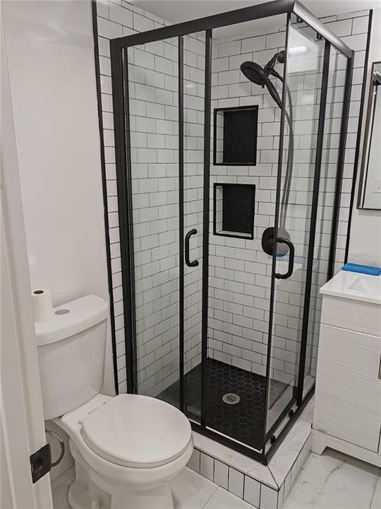 На продажу: $194,999 (2 спален, 1 ванн, 680 Квадратных фут)