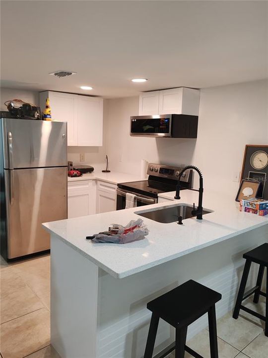 На продажу: $194,999 (2 спален, 1 ванн, 680 Квадратных фут)