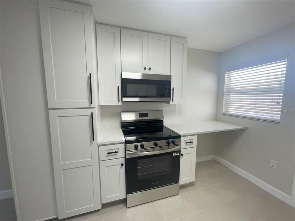 В аренду: $2,250 (2 спален, 1 ванн, 800 Квадратных фут)